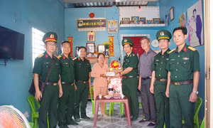 'Tết Quân - Dân' mang xuân ấm đến với người dân xã đảo Thạnh An