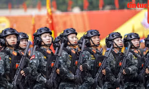Ngắm những 'bông hồng thép' luyện diễu binh tại sân bay Biên Hòa