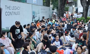 Hàng nghìn người xếp hàng nhận vé miễn phí 'Concert quốc gia đặc biệt'