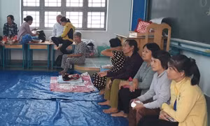 Người dân Cần Giờ khẩn trương sơ tán để tránh bão số 9