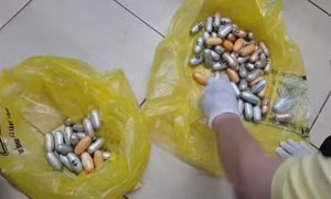 Nuốt gần 1,6kg cocain để vận chuyển từ châu Phi về Việt Nam 