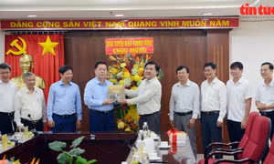 Trưởng Ban Tuyên giáo Trung ương làm việc với Cơ quan TTXVN Khu vực phía Nam