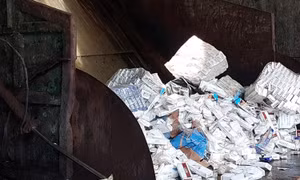 TP Hồ Chí Minh: Tiêu hủy hơn 41.000 bao thuốc lá nhập lậu