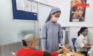 Gieo yêu thương từ phòng khám miễn phí giữa đời thường