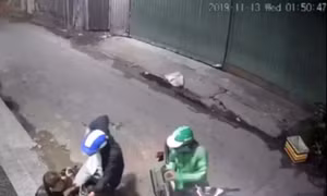 Truy xét các đối tượng dùng dao, bình xịt hơi cay cướp xe máy