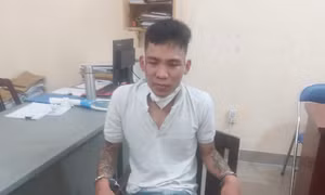 TP Hồ Chí Minh: CSGT truy đuổi, tóm gọn tên cướp vừa giật điện thoại 