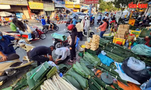 TP Hồ Chí Minh: Chợ lá dong hơn nửa thế kỷ nhộn nhịp những ngày giáp Tết