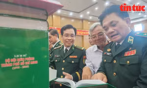 Bộ đội Biên phòng TP Hồ Chí Minh khánh thành phòng truyền thống, ra mắt sách lịch sử 50 năm
