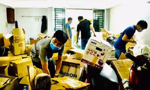 Công an TP Hồ Chí Minh phá 'kho' thuốc lá ngoại nhập lậu từ Campuchia