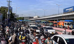TP Hồ Chí Minh: Ùn tắc giao thông nghiêm trọng tại ngã 4 Thủ Đức