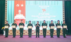 Trung đoàn Gia Định phát động phong trào ‘3 Tiên phong quyết thắng’