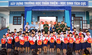 TP Hồ Chí Minh: Mang Trung thu ấm áp đến người dân và học sinh xã đảo Thạnh An