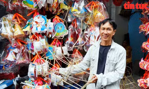 Hơn nửa thế kỉ gìn giữ ánh sáng của lồng đèn truyền thống