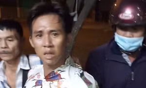 Chở bạn gái đi cướp điện thoại bị 'hiệp sĩ' tóm gọn