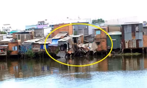 Sập dãy nhà ven kênh Đôi ở TP Hồ Chí Minh, hai người bị thương