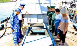 Bắt giữ tàu chở 30.000 lít dầu DO không rõ nguồn gốc