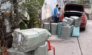 Bắt giữ xe ô tô chở hàng nghìn gói thuốc lá điếu nhập lậu