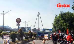 Đóng dải phân cách đường Trường Chinh từ 4/4 để xây ga ngầm S10 metro số 2