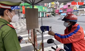 TP Hồ Chí Minh thử nghiệm camera quét mã QR khi qua chốt kiểm soát