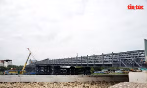 Gặp sự cố sà lan đâm, cầu thép 80 tỷ ở TP Hồ Chí Minh bị trễ hẹn 2 tháng
