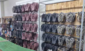 Triệt phá đường dây buôn bán dép giả nhãn hiệu Havaianas, thu giữ hơn 11.000 đôi