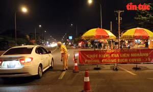 Xuyên đêm kiểm tra y tế phòng dịch COVID-19 tại các cửa ngõ TP Hồ Chí Minh