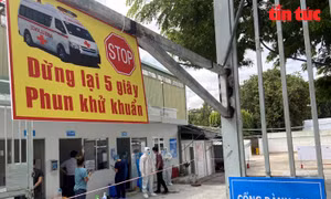 Khu thu dung điều trị bệnh nhân mắc COVID-19 tại sân bóng đá Phú Nhuận bắt đầu hoạt động