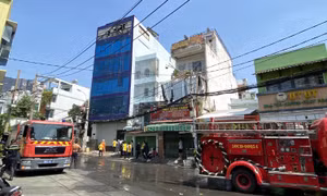 TP Hồ Chí Minh: Cháy công ty trang sức, nhiều nhân viên tháo chạy ra ngoài an toàn