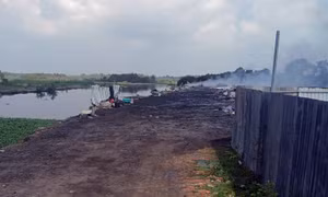 TP Hồ Chí Minh: Nhóm đối tượng ngang nhiên sử dụng đất công để đốt rác trái phép