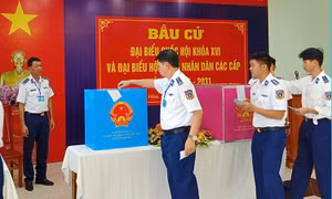 Cán bộ, chiến sĩ Vùng Cảnh sát biển 3 tham gia ngày hội toàn dân