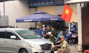 Bắt 2 đối tượng liên quan đến vụ dùng súng cướp ngân hàng ở TP Hồ Chí Minh