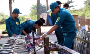 Trận địa pháo hoa trước giờ đón chào năm mới 2020