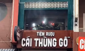 TP Hồ Chí Minh kịp thời dập tắt đám cháy tại tiệm rượu trên đường Hai Bà Trưng