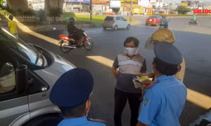 TP Hồ Chí Minh vẫn tiếp tục ngưng hoạt động taxi, xe hợp đồng, du lịch từ 23/4