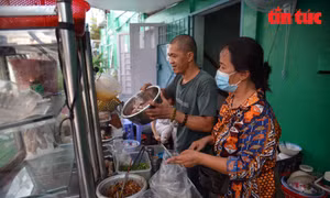 Quán bánh canh ‘bình ổn’ cho người lao động