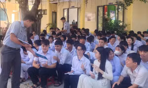 Tuyên truyền phòng, chống ma túy cho gần 560 học sinh tại Cam Ranh