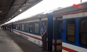 Sà lan đâm cầu Ghềnh làm tuyến đường sắt Bắc - Nam qua khu vực Biên Hòa tê liệt