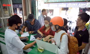 Nhà thuốc ở TP Hồ Chí Minh phát khẩu trang y tế miễn phí