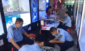TP Hồ Chí Minh: Thu giữ 1.200 đồng hồ nhái thương hiệu nổi tiếng