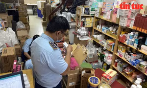 TP Hồ Chí Minh: Phát hiện hơn 100.000 sản phẩm mỹ phẩm, thực phẩm chức năng nghi nhập lậu