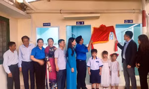 TP Hồ Chí Minh: Bàn giao công trình xây mới nhà vệ sinh trong trường học