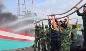 Khống chế kịp thời vụ cháy tàu cung ứng hàng hóa cho ngư dân tại Cần Giờ