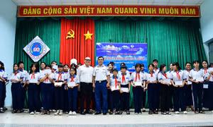 Đoàn Trinh sát số 2 đẩy mạnh tuyên truyền biển, đảo và phòng, chống ma túy trong trường học