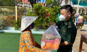 TP Hồ Chí Minh: Thăm và tặng quà cho gia đình chính sách trên xã đảo Thạnh An nhân ngày 27/7