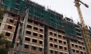 2 công nhân rơi từ tầng 10 tòa nhà Saigon Homes