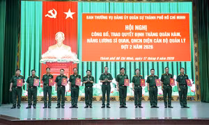 Bộ Tư lệnh TP Hồ Chí Minh trao quyết định thăng quân hàm, nâng lương cho cán bộ quản lý