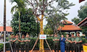Công an TP Hồ Chí Minh phát động 'Tết trồng cây đời đời nhớ ơn Bác Hồ' Xuân Bính Ngọ