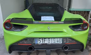Thanh niên lái 'siêu xe' Ferrari lăng mạ, chống đối CSGT khi bị dừng xe