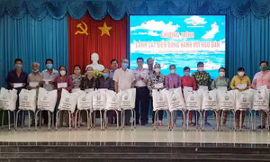 Bộ Tư lệnh Vùng Cảnh sát biển 3 đồng hành với ngư dân tỉnh Tiền Giang
