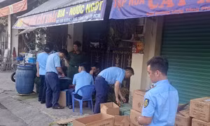 TP Hồ Chí Minh: Phát hiện, thu giữ hơn 5.600 chai mỹ phẩm nghi nhập lậu